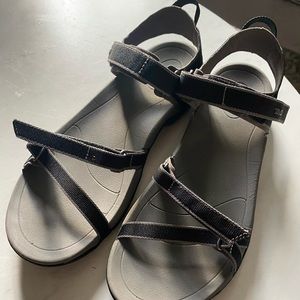 Teva Vera sandals, like new!